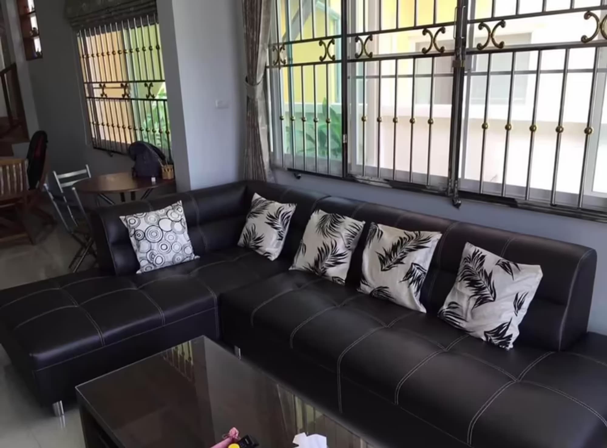 4 Bedroom House - Image 2