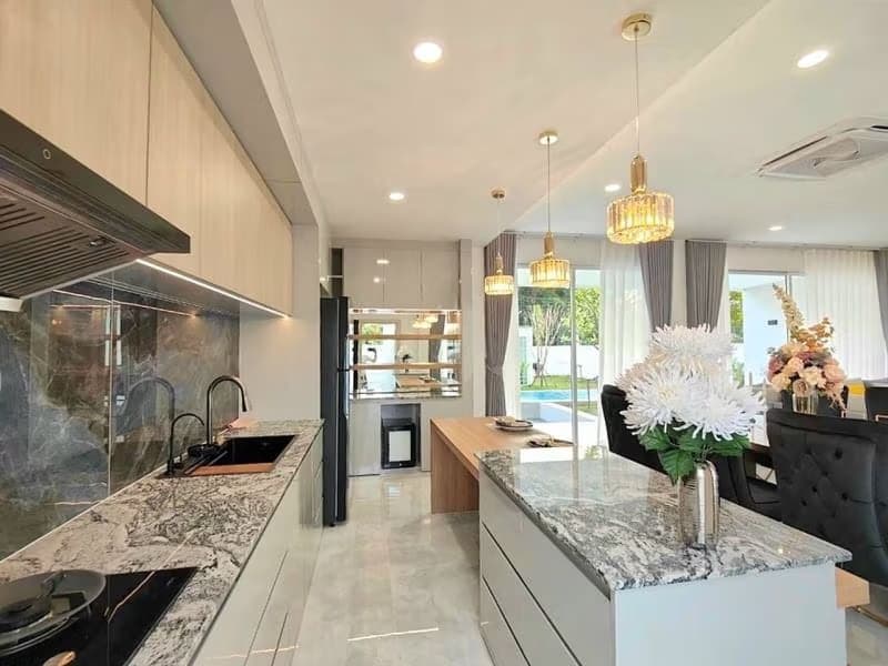 6 Bed House for Sale in San Kamphaeng District