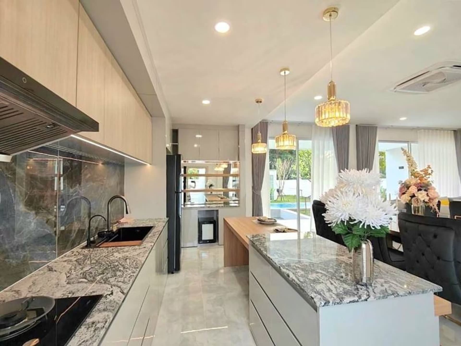 6 Bed House for Sale in San Kamphaeng District - Image 14