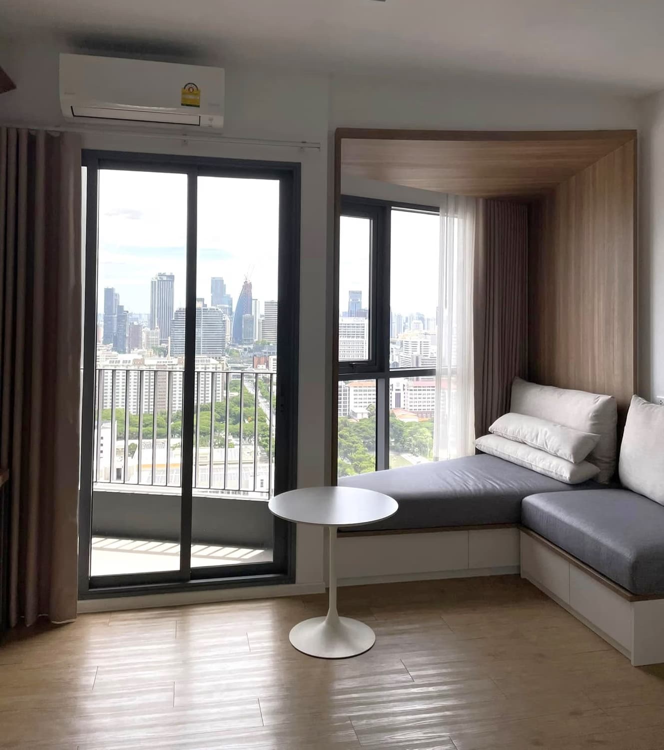 1 Bed Condo for Rent in Pathum Wan - Image 1