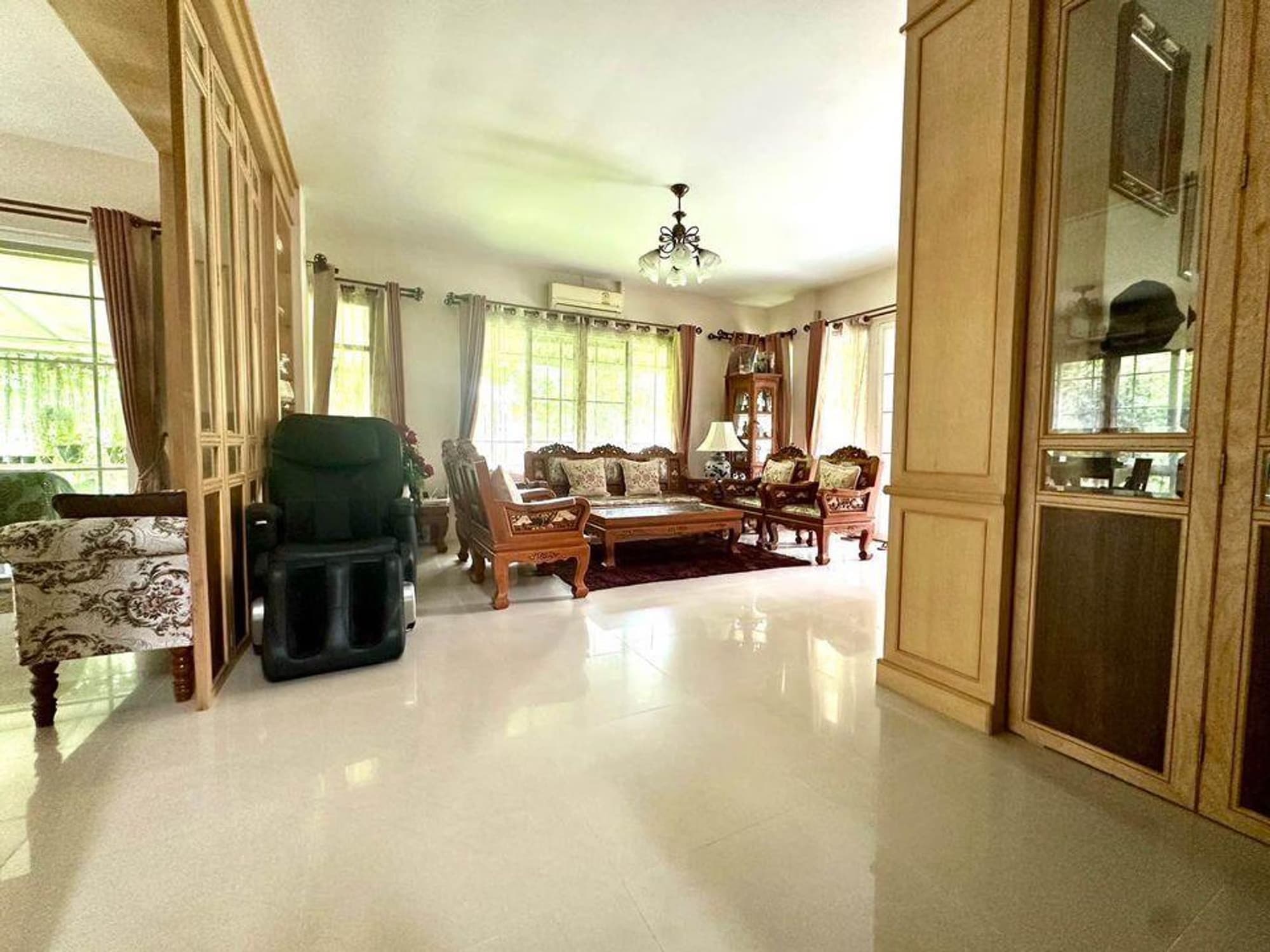 5 Bed House for Rent and Sale in Mueang Chiang Mai - Image 2