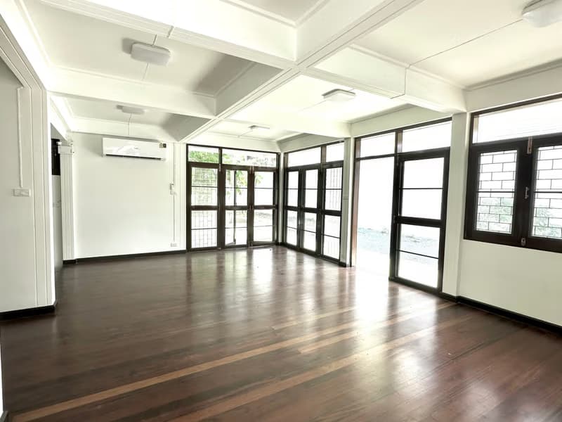 4 Bed House for Rent in Phra Khanong