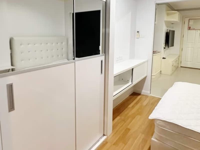 1 Bed Condo for Rent  Near Phra Ram 9 MRT