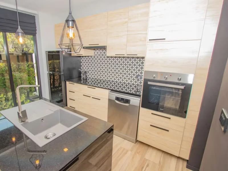 Contemporary 5-Bedroom House for Sale near Kad Farang