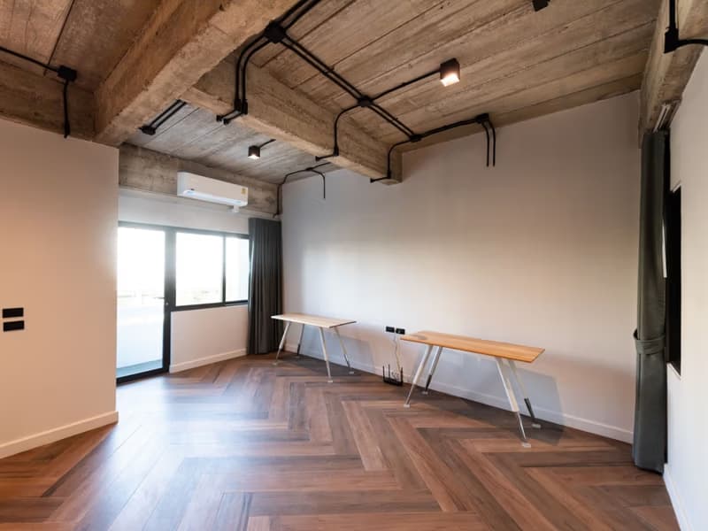 5 Bed Commercial for Rent and Sale in Mueang Samut Prakan