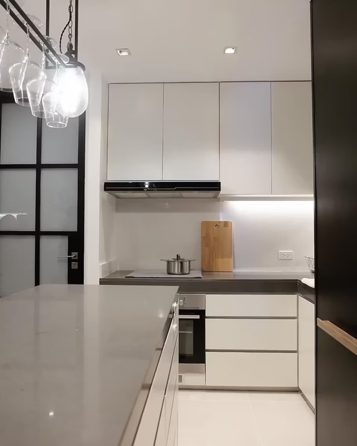 Condo for Rent, Sale at Muang Thai - Phatra Complex - Image 13