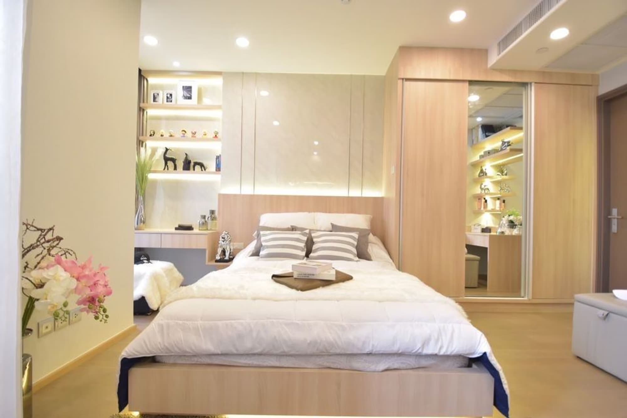 1 Bedroom Condo - Image 2