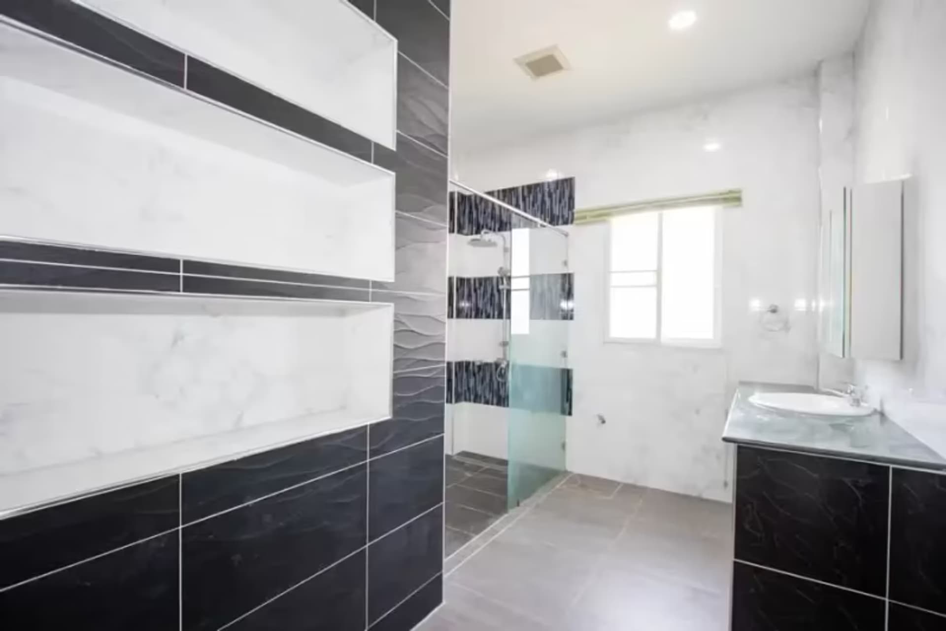 3 Bedroom House - Image 11
