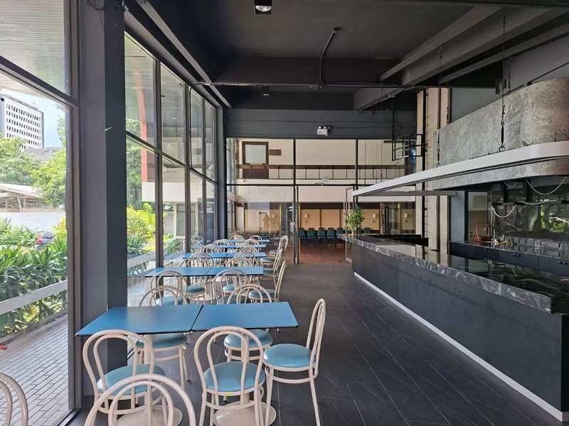 Studio Commercial for Rent in Huai Khwang
