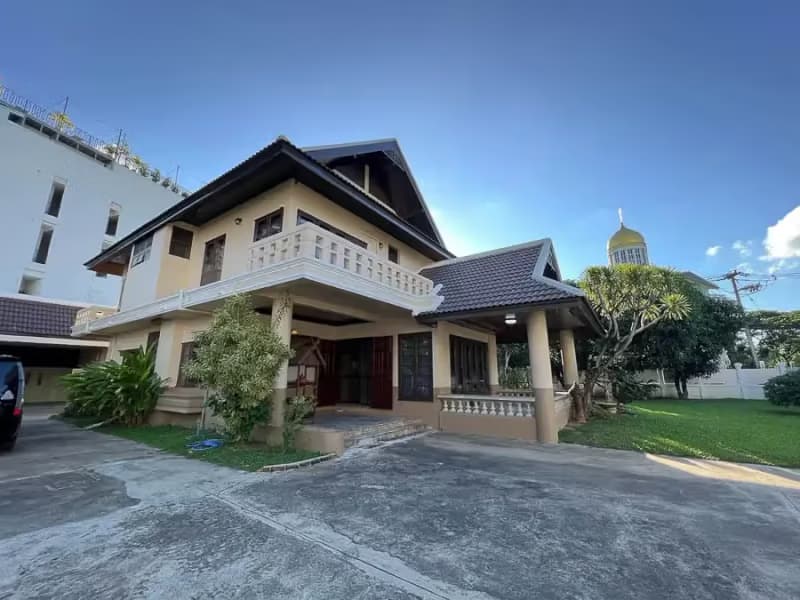 5 Bedroom House