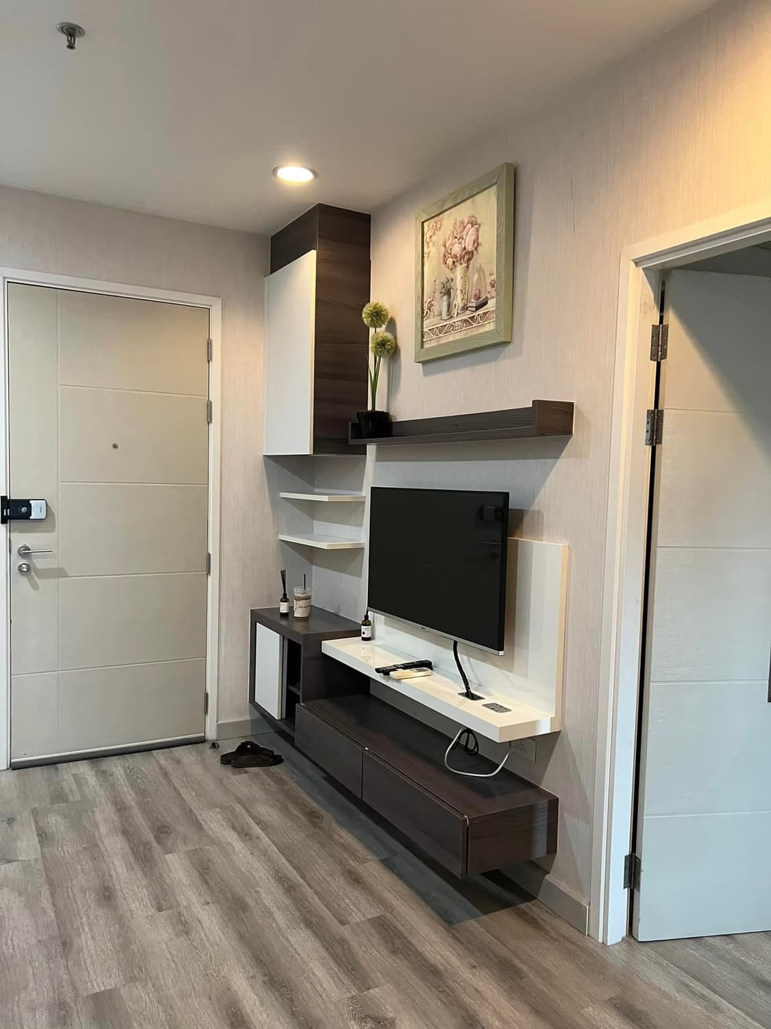 1 Bed Condo for Sale in Sathon - Image 2
