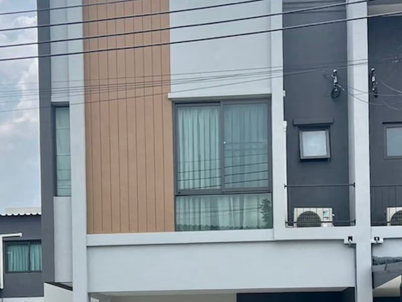 3 Bed Townhouse for Rent in Bang Phli