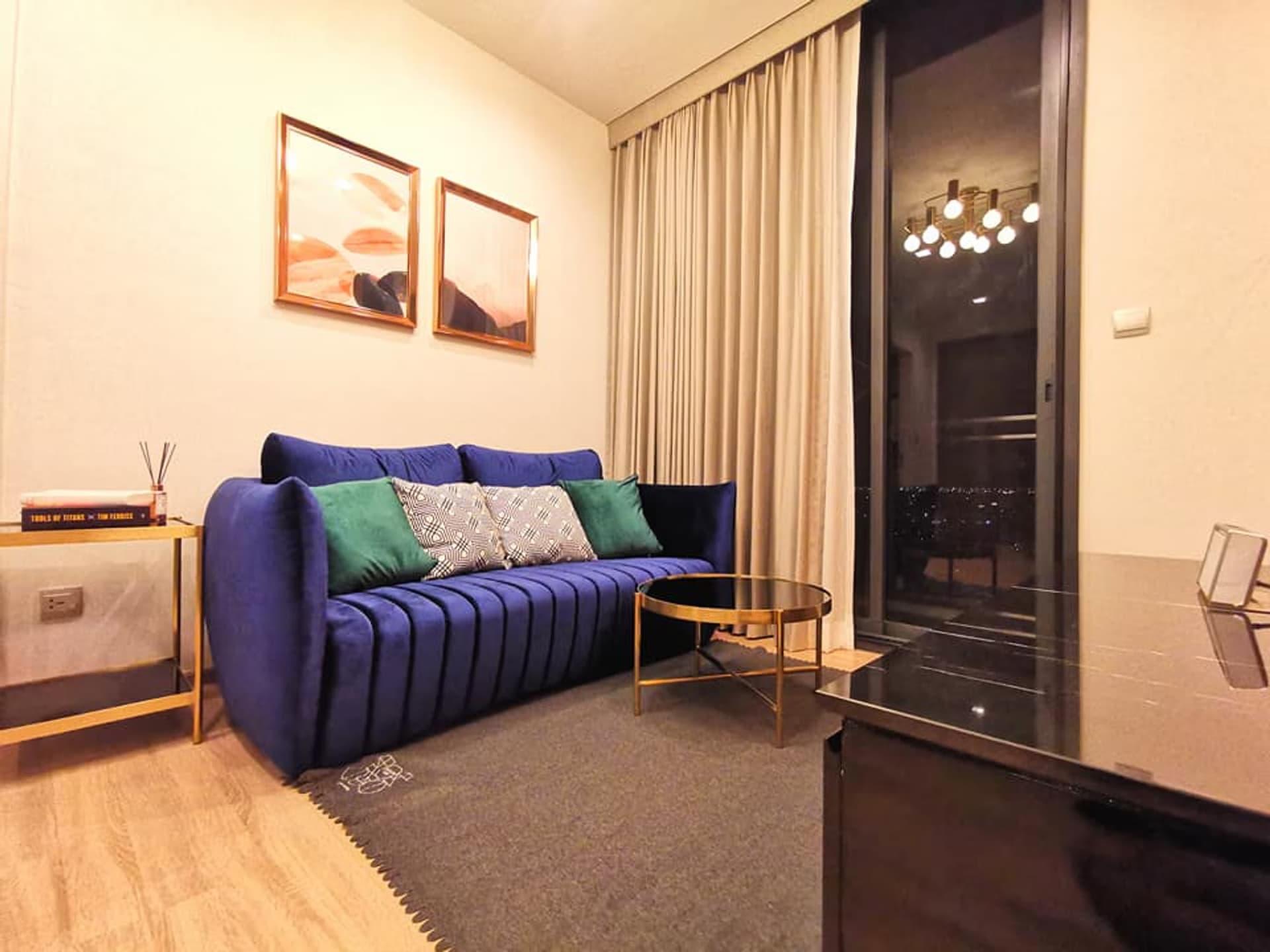 2 Bed Condo for Sale in Phaya Thai - Image 1