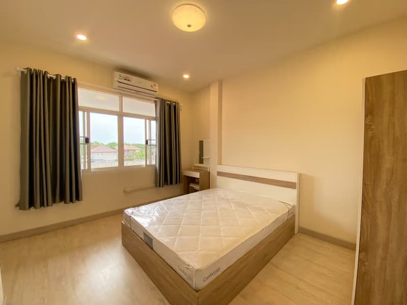 4 Bed Townhouse for Rent in Hang Dong