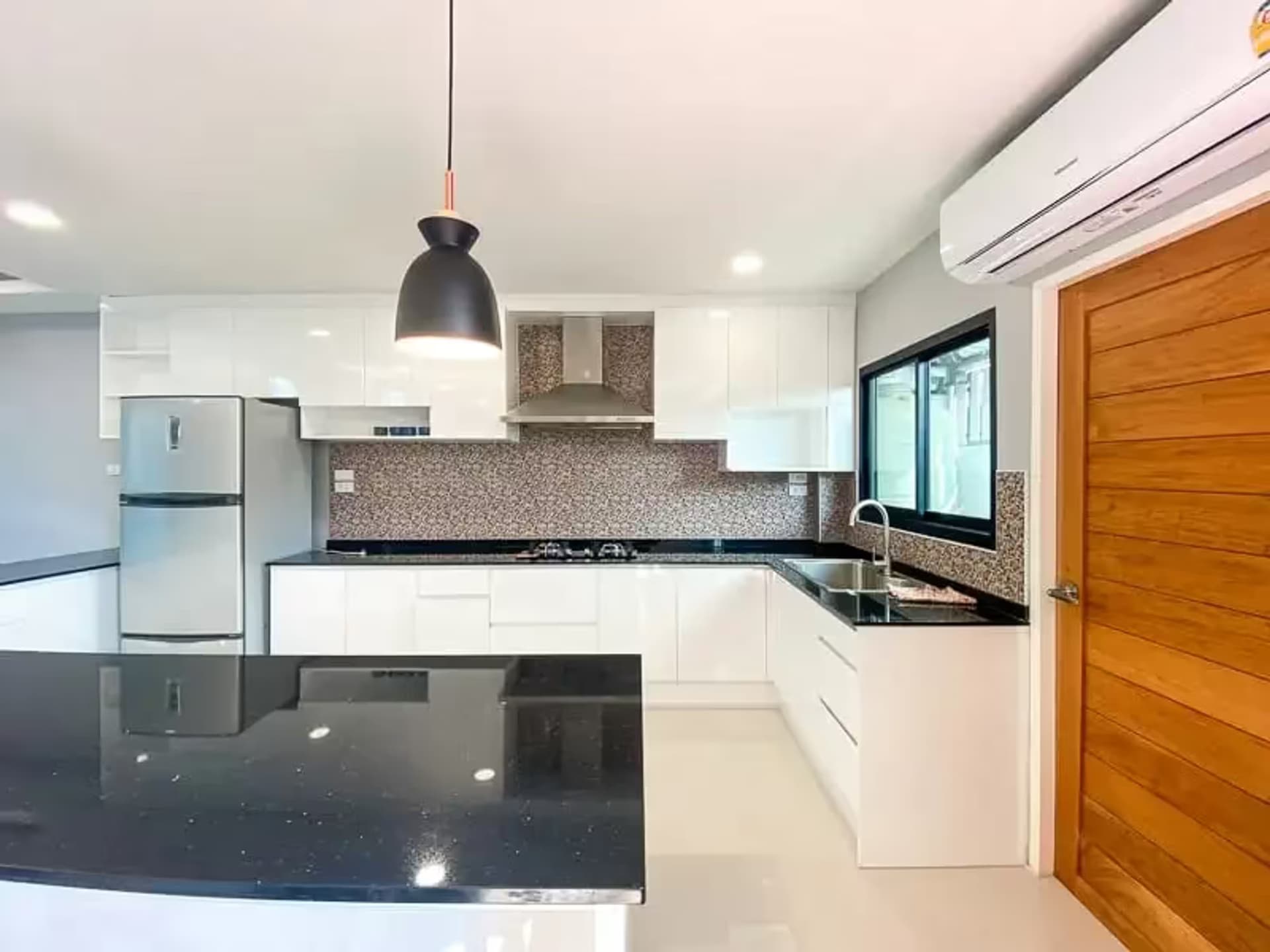 4 Bedroom House - Image 13