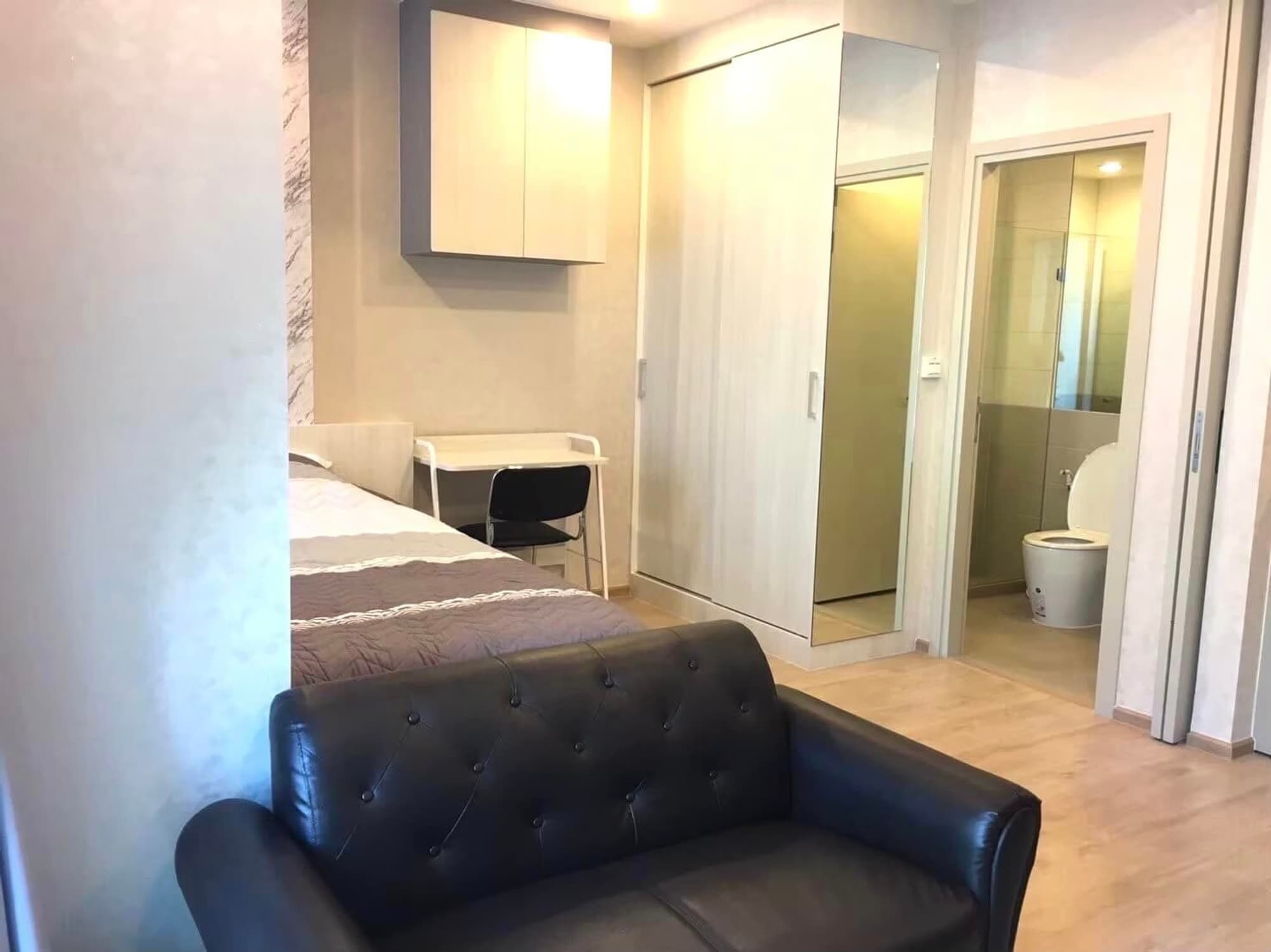 1 Bed Condo for Rent in Bang Rak - Image 2