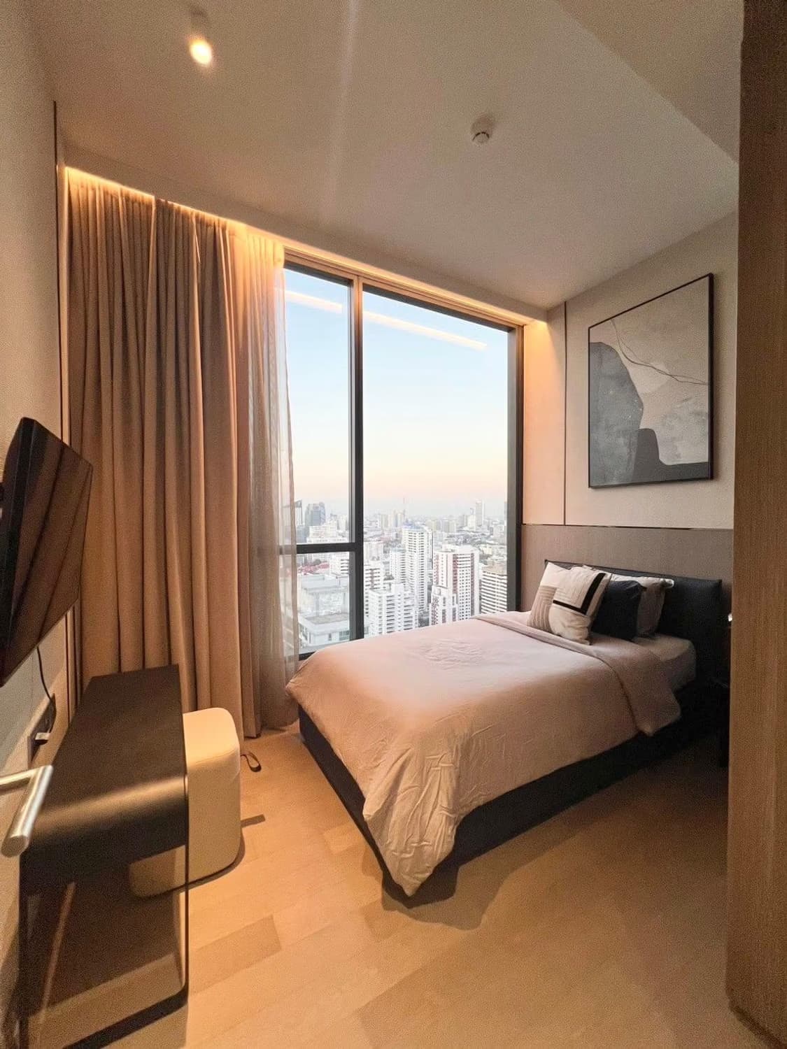 3 Bed Condo for Rent in Watthana - Image 7
