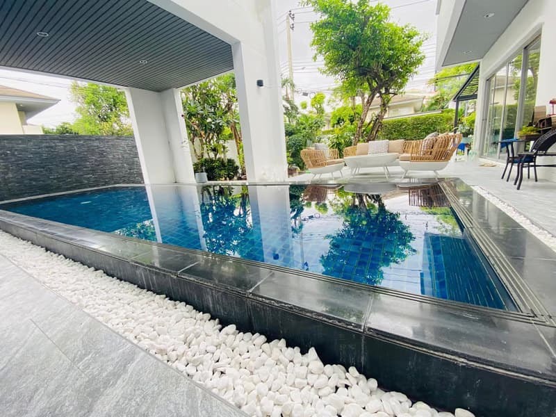5 Bed House for Rent in Suan Luang