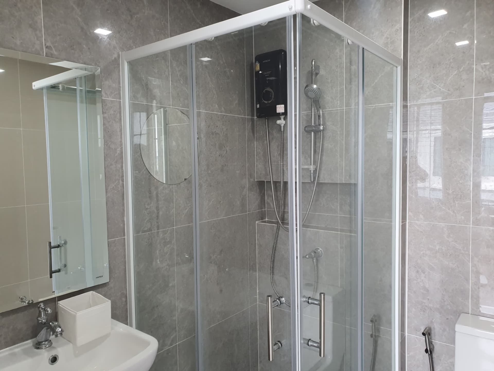 3 Bed Townhouse for Rent and Sale in Saphan Sung - Image 8