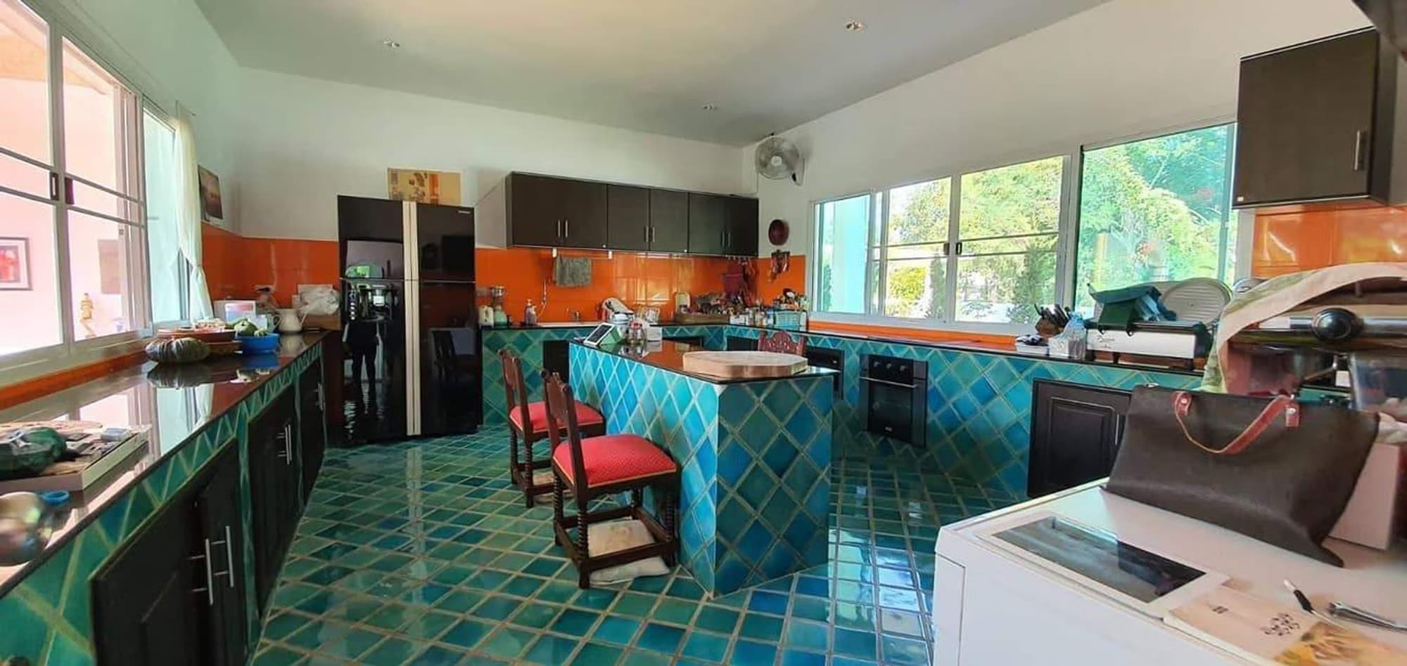 6 Bedroom House - Image 18