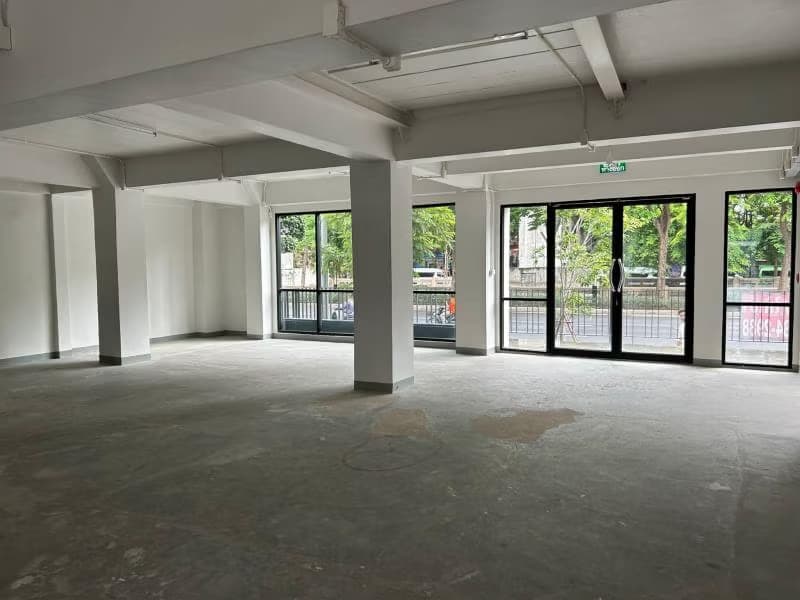 undefined Bed Commercial for Rent in Bang Rak