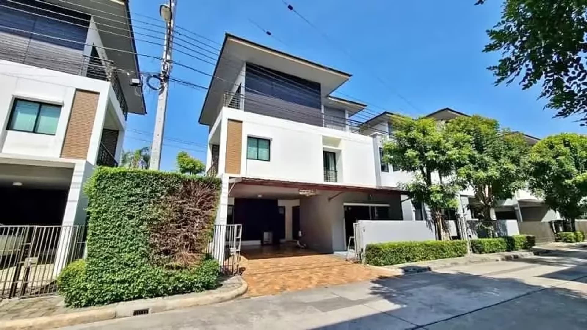 5 Bedroom House - Image 14