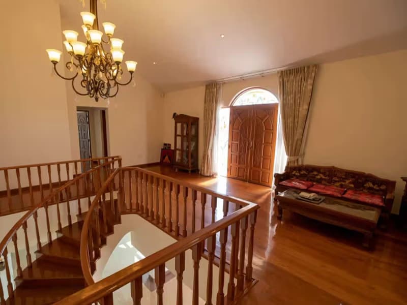 5 Bedroom House