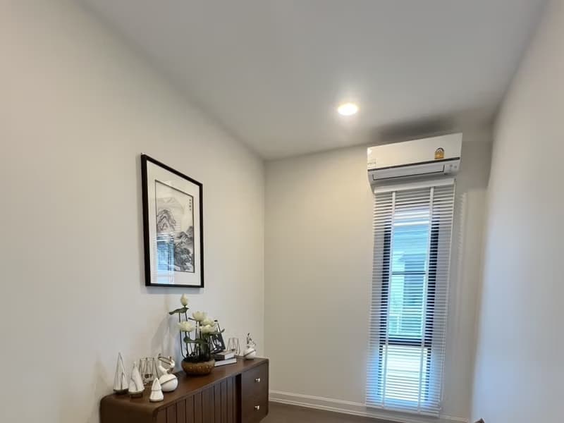 4 Bed House for Rent and Sale in Saphan Sung