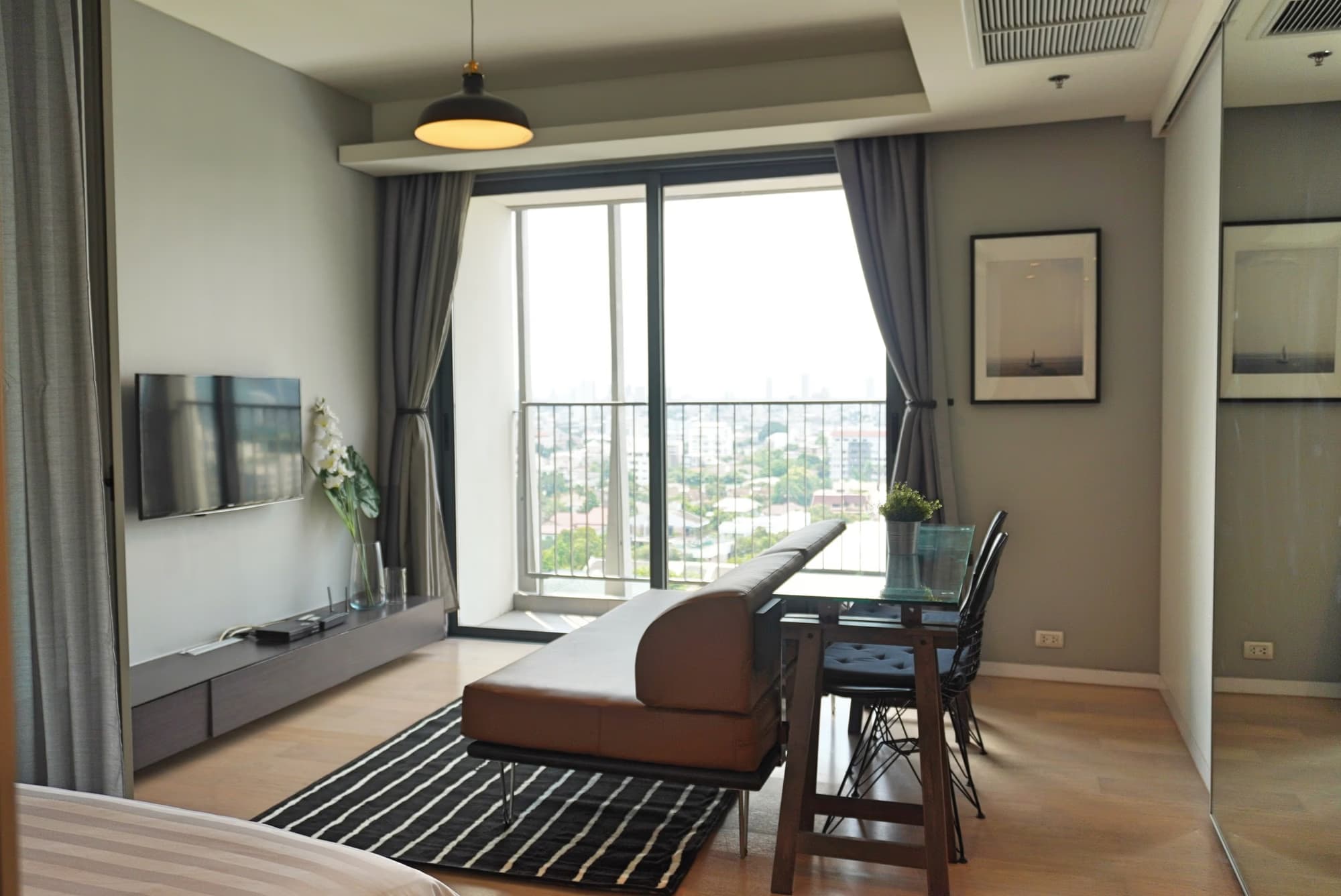 1 Bed Condo for Sale in Phaya Thai - Image 1