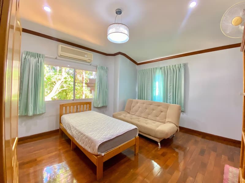 5 Bed House for Rent in Mueang Chiang Mai District