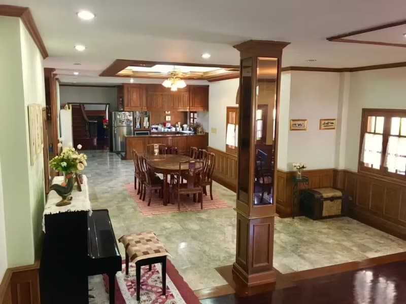 8 Bedroom House