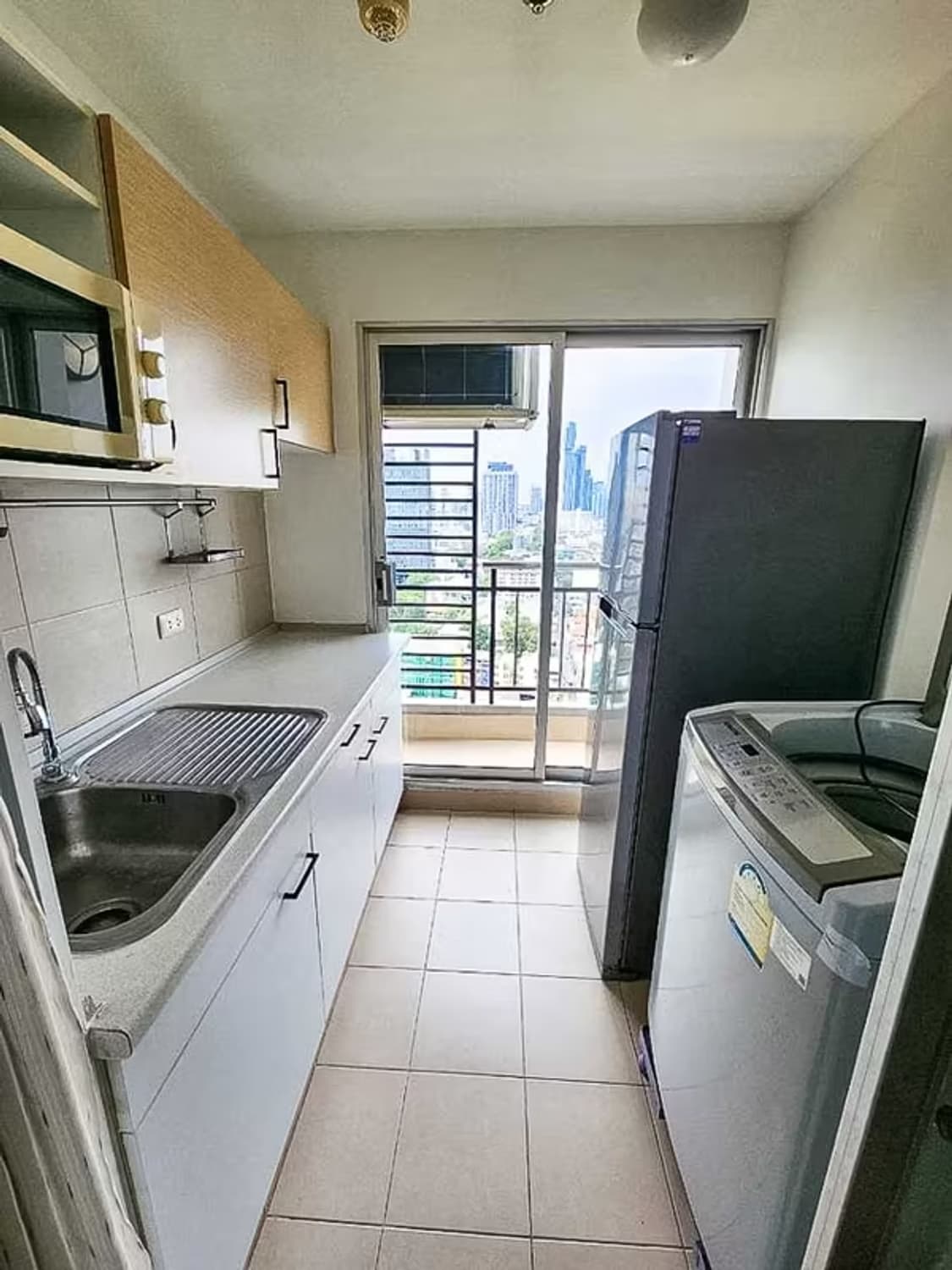 Studio for Rent/Sale in Huai Khwang - Image 3