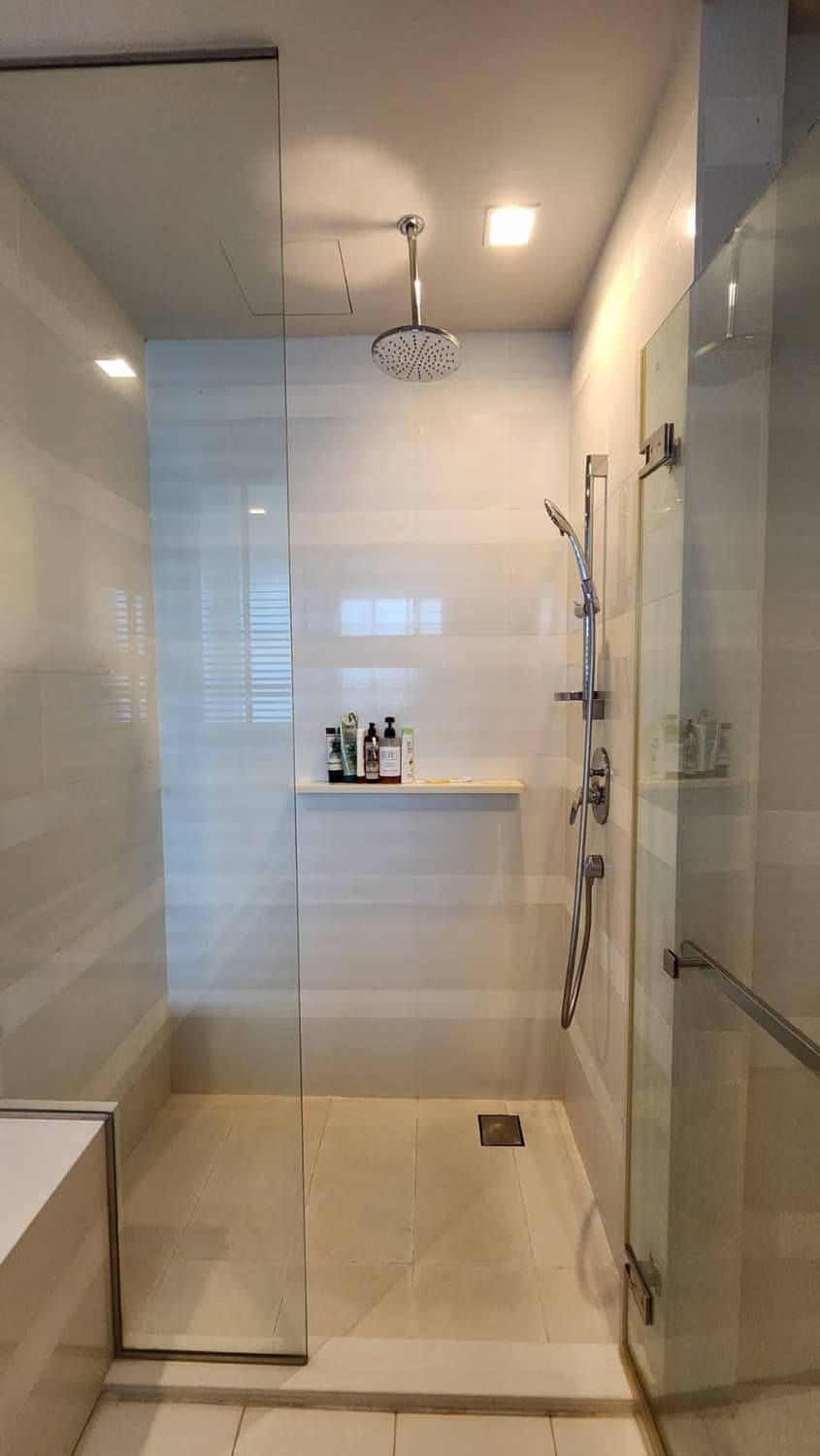2 Bed Condo for Rent in Khlong Toei - Image 7