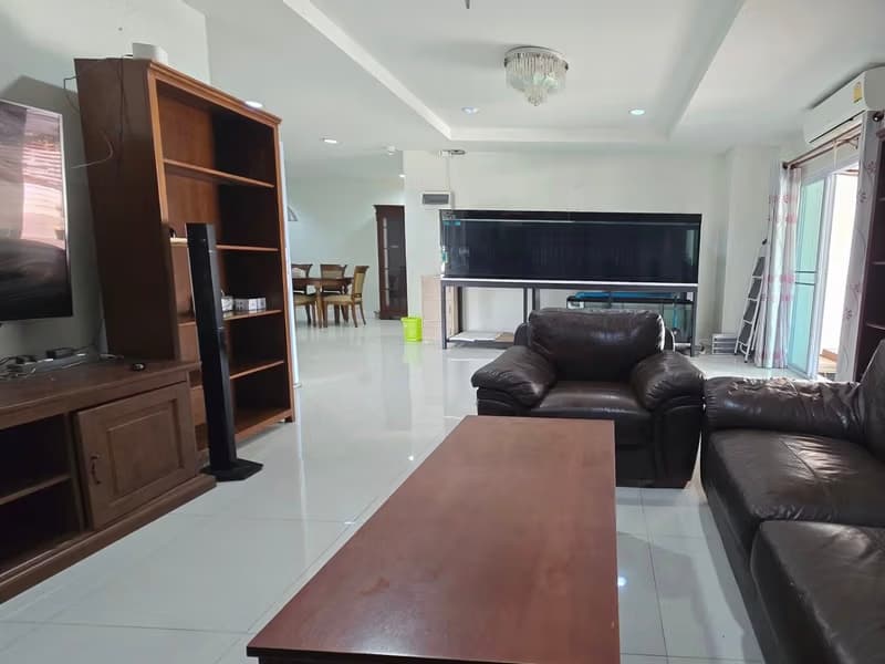 4 Bed House for Rent in San Kamphaeng