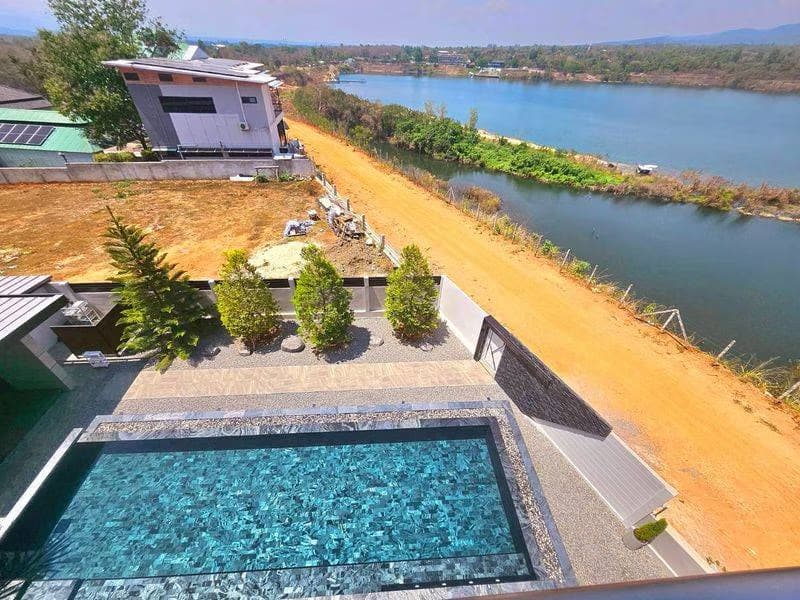 8 Bed House for Sale in San Sai District