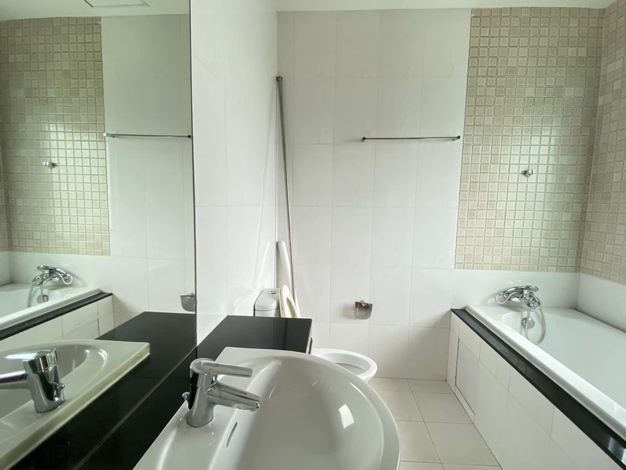 Condo for Rent at Royal Residence Park - Image 10