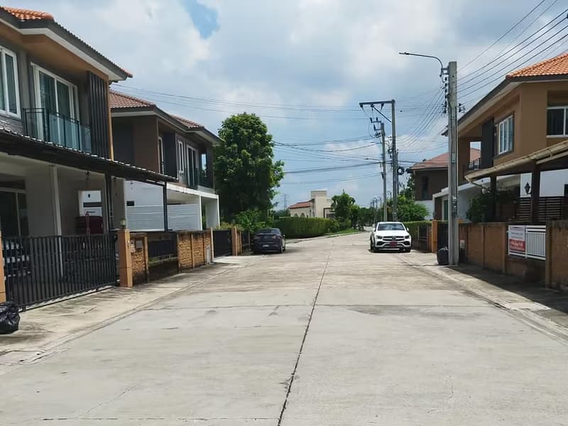 House for Sale in Prawet.