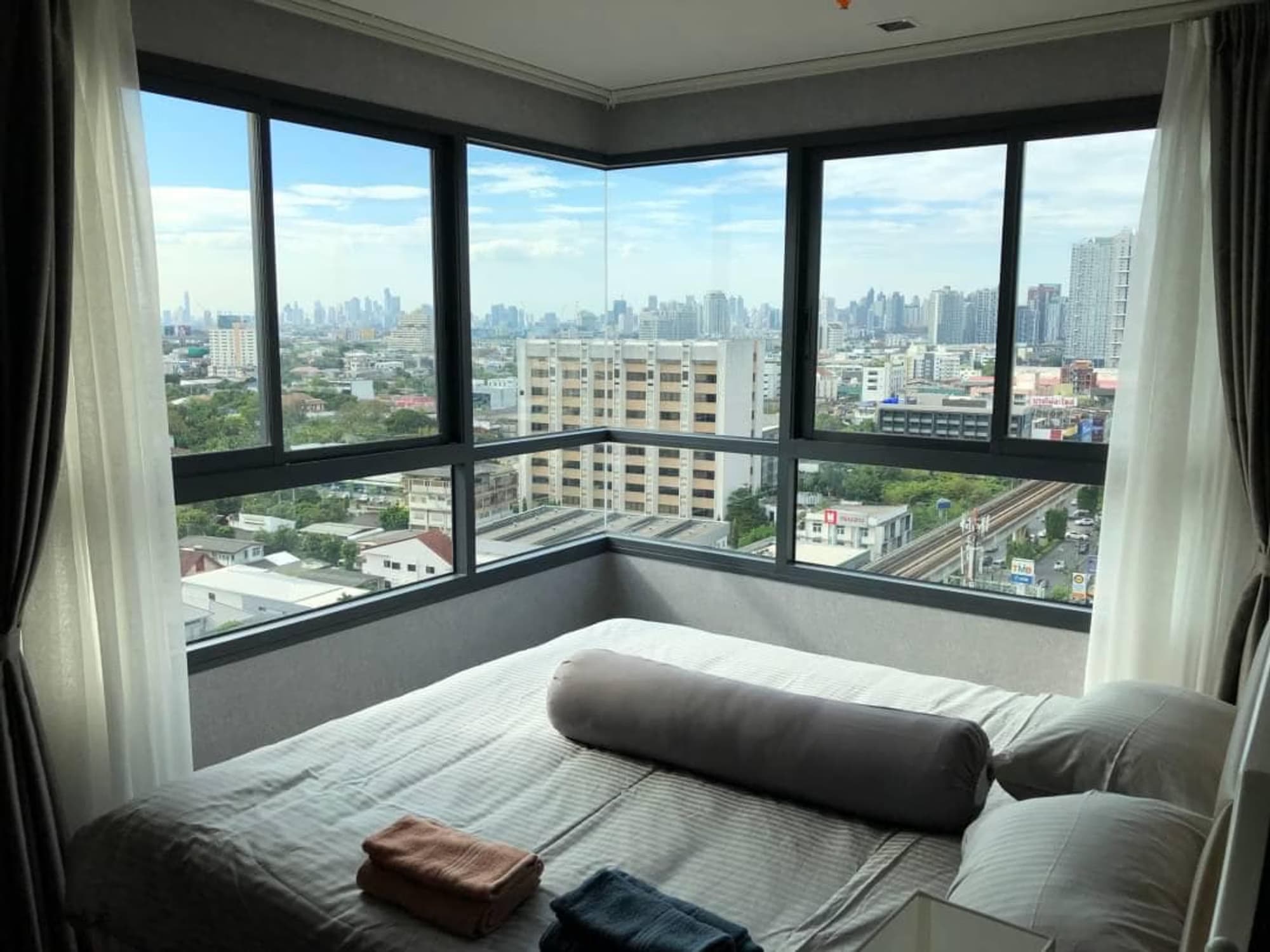 2 Bed Condo for Rent in Phra Khanong - Image 4