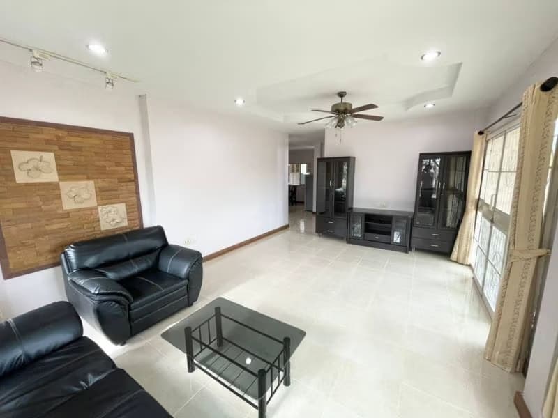 4 Bed House for Rent in San Kamphaeng District