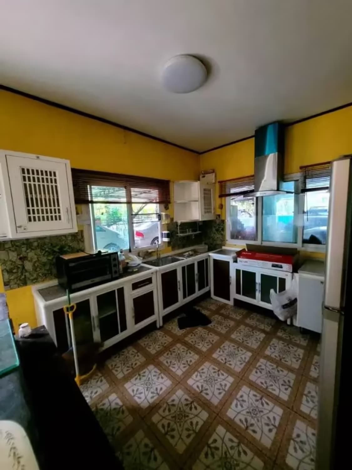 5 Bedroom House - Image 10