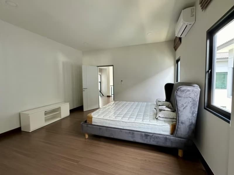 4 Bed House for Rent in Bang Phli
