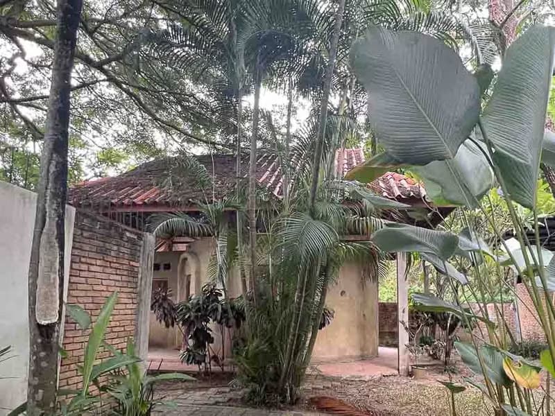 6 Bedroom House