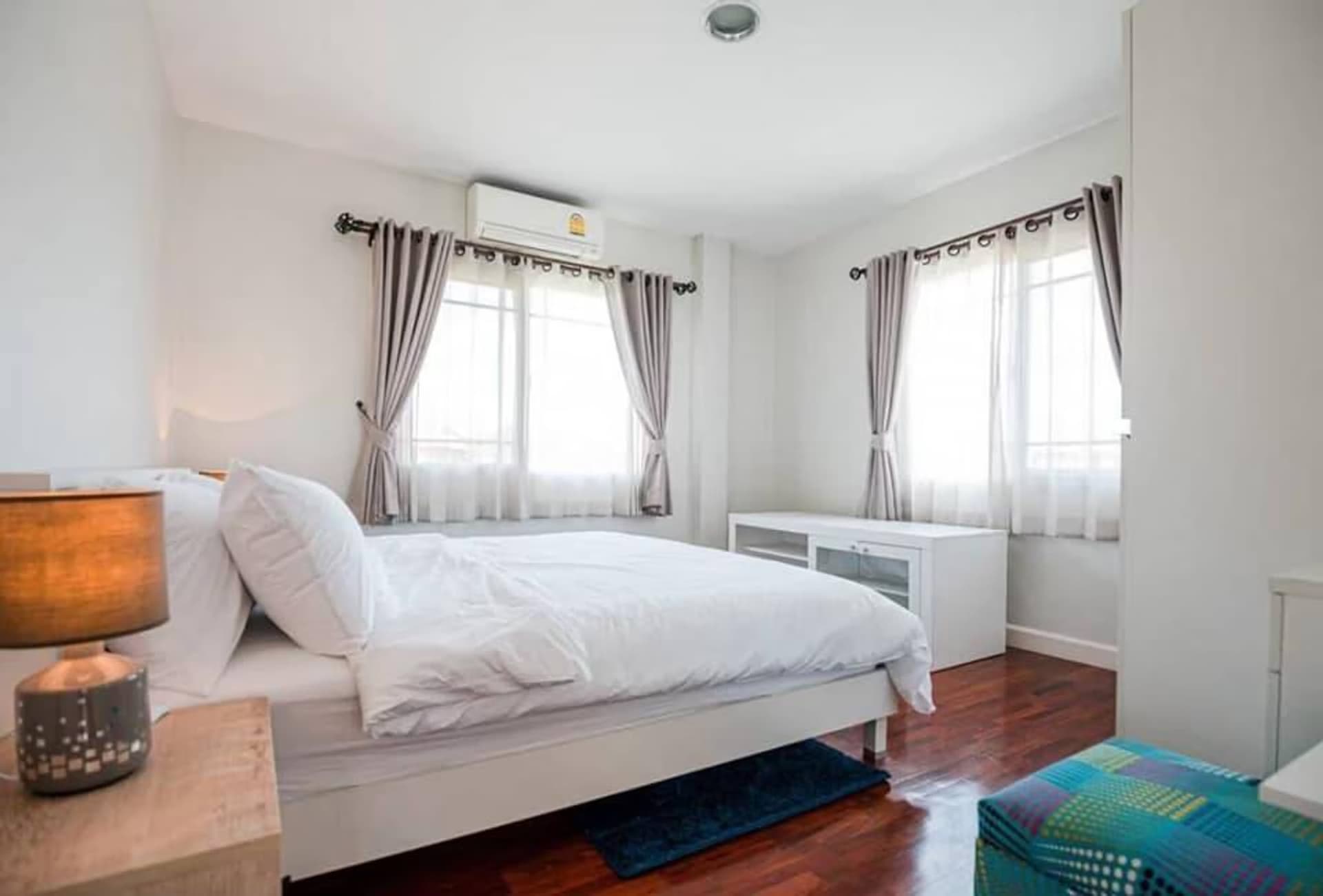 Pool villa house for rent in a frame - Image 34