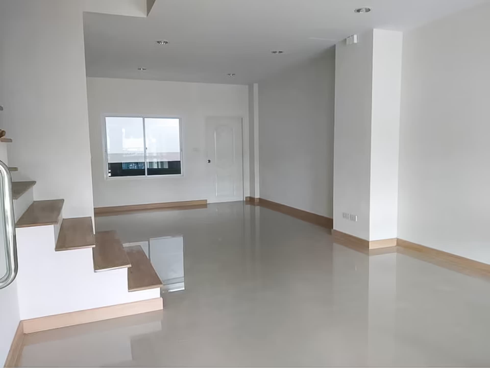 5 Bedroom Commercial - Image 3