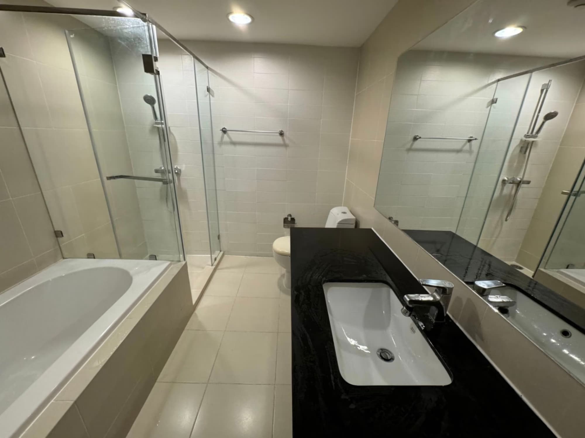 3 Bed Condo for Rent  Near Phra Ram 9 MRT - Image 6