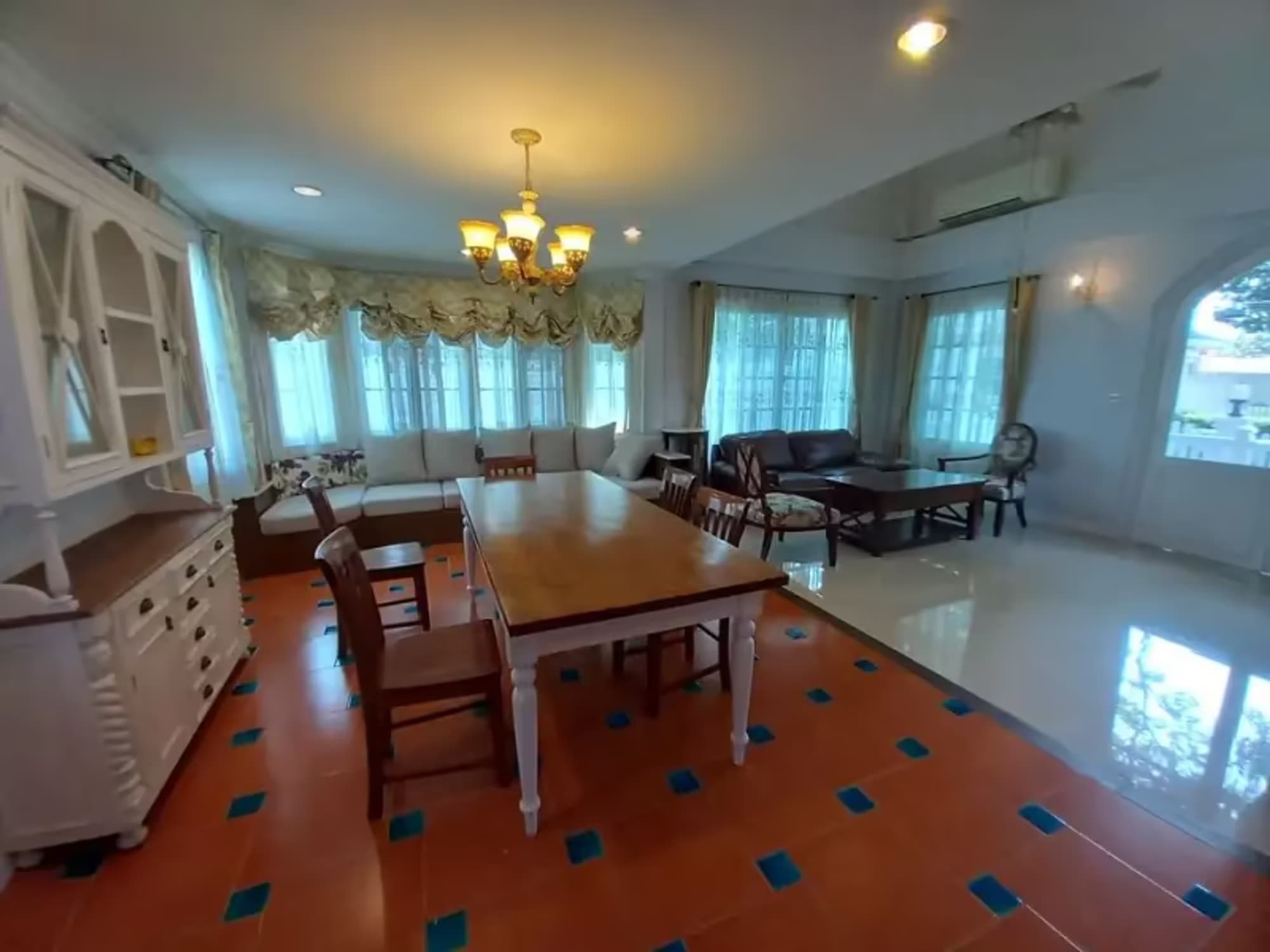 4 Bedroom House - Image 7