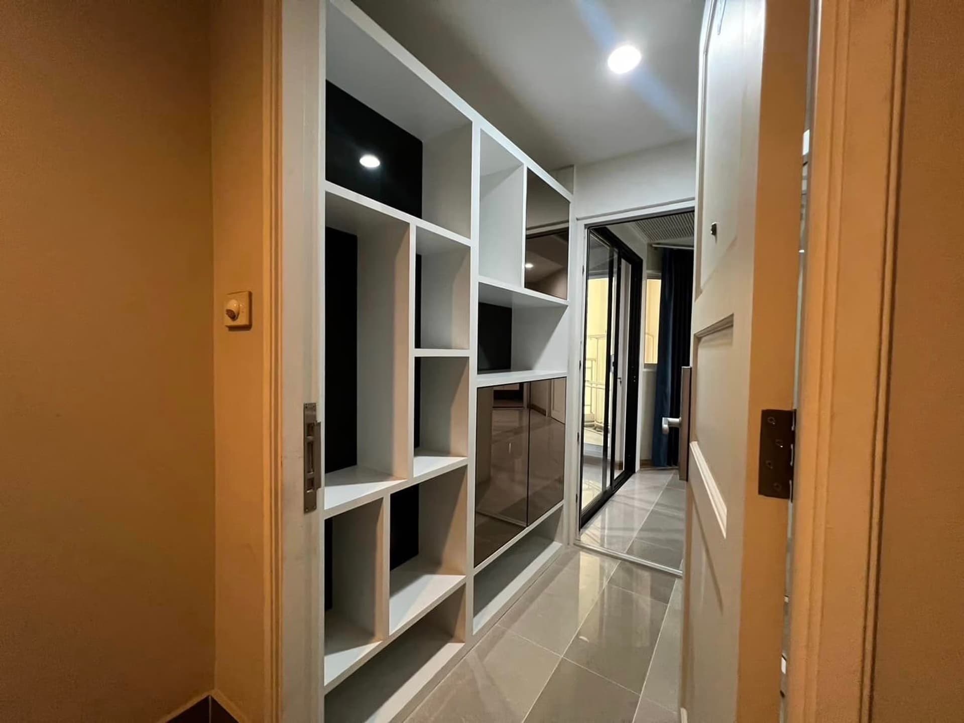 2 Bed Condo for Rent and Sale  Near Thailand Cultural Centre MRT - Image 11