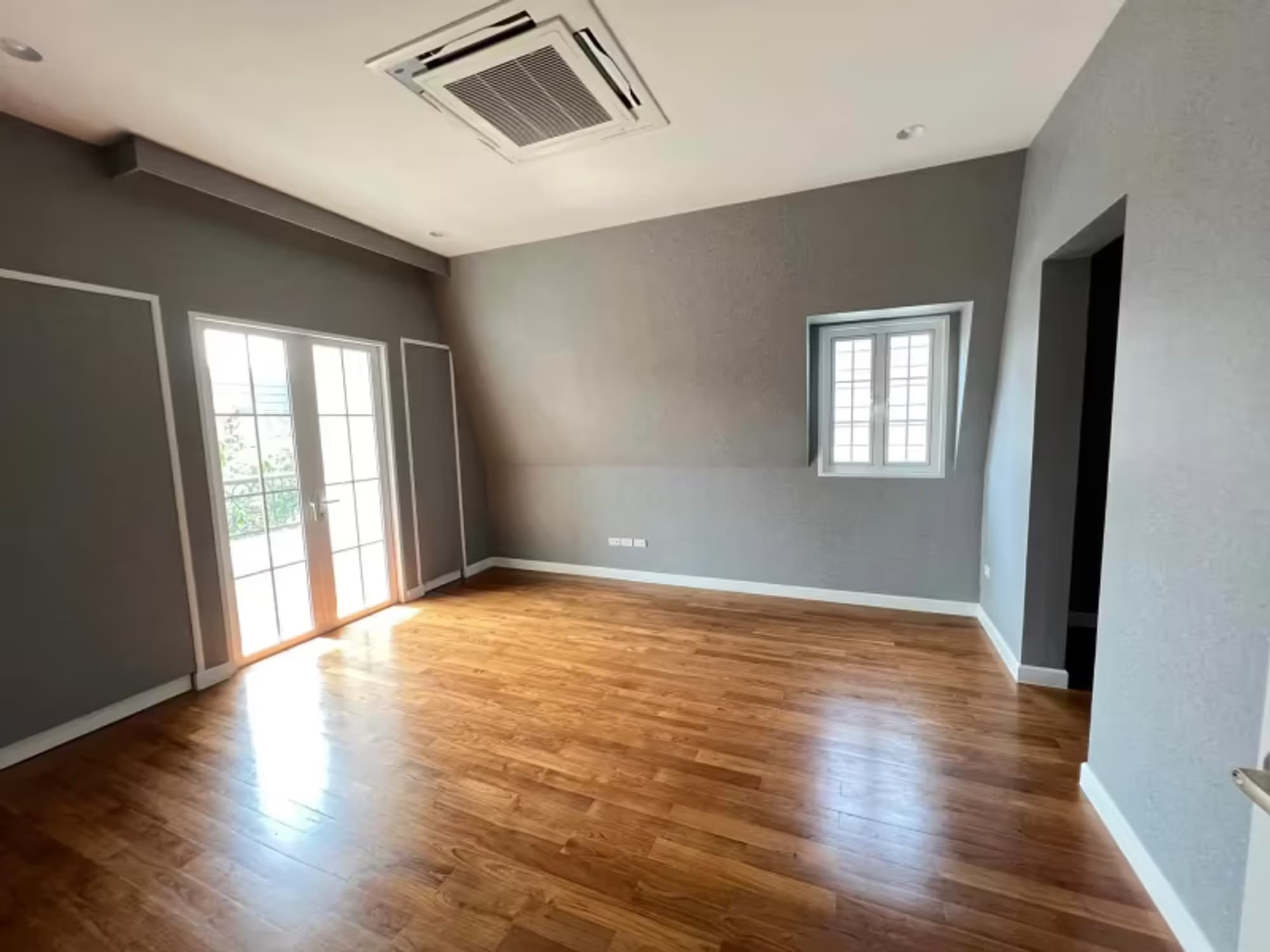 5 Bedroom House - Image 15