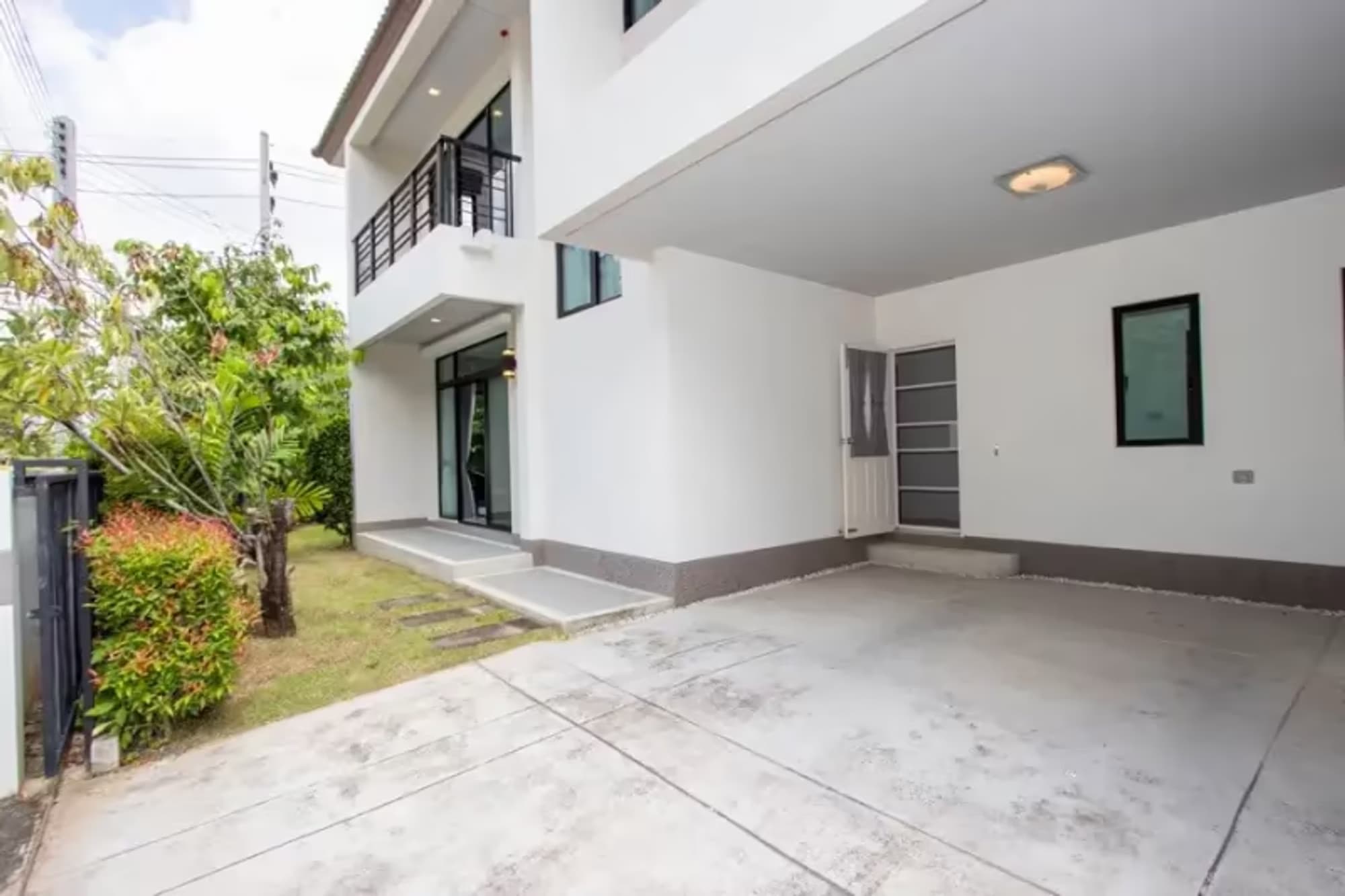 4 Bedroom House - Image 10