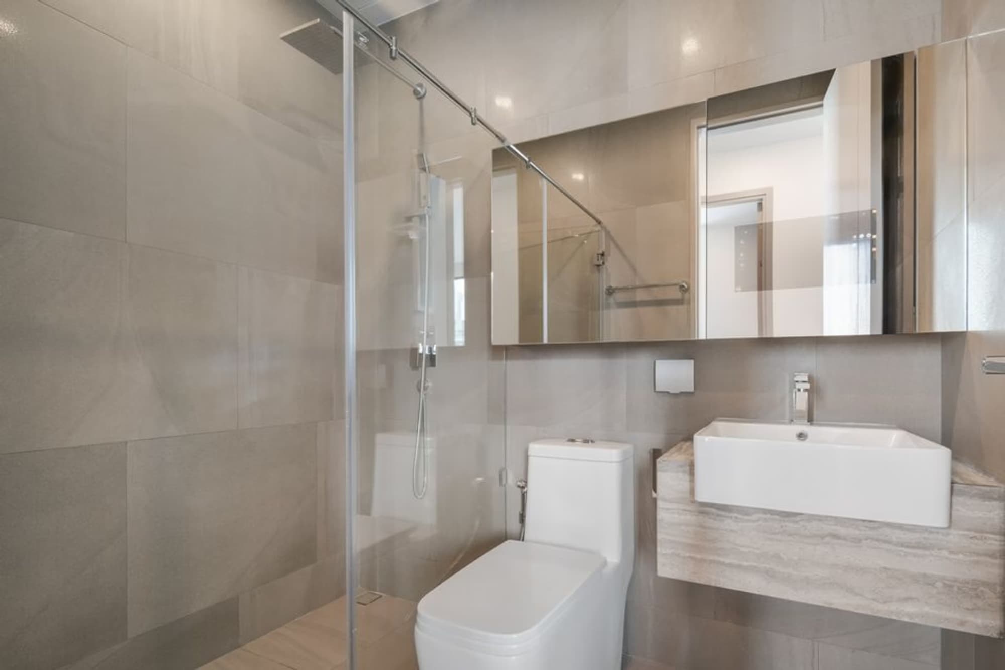 2 Bed Condo for Rent in Ratchathewi - Image 5